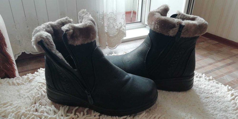 Продам ботинки подростковые