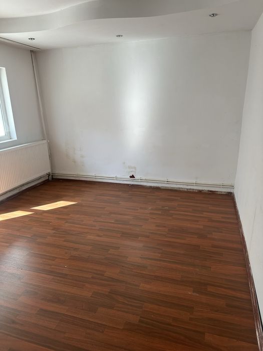 Inchiriez apartament