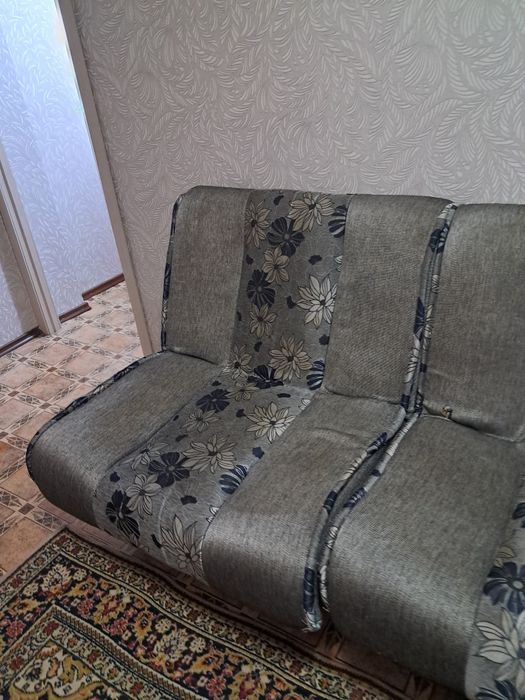 Продам диван и два кресла б/у самовывоз