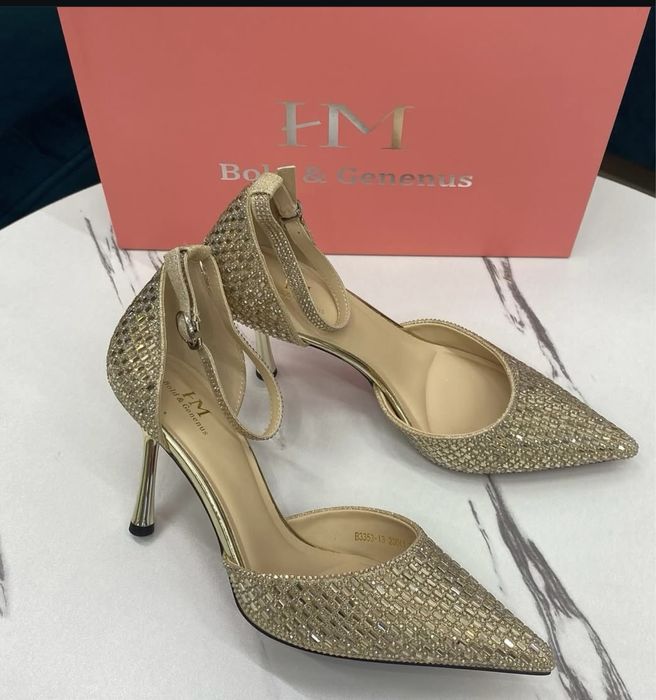 золотистые каблуки