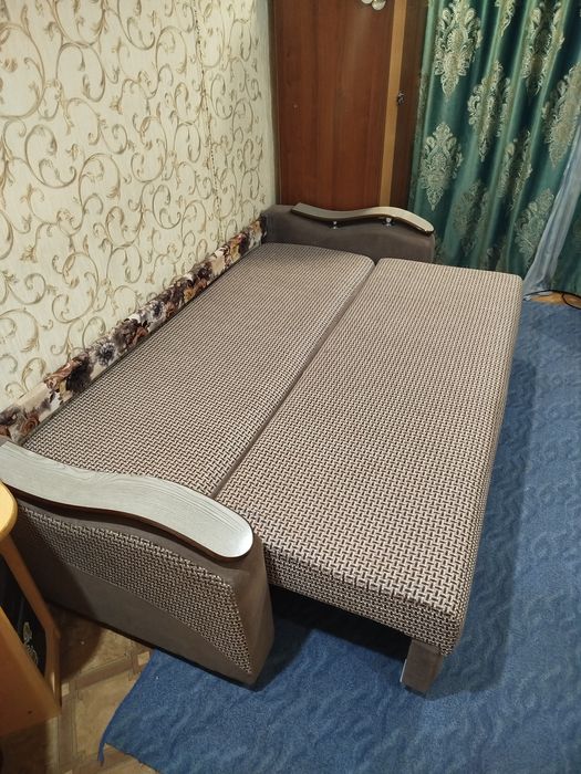 Продам  2 дивана в хорошем состоянии.