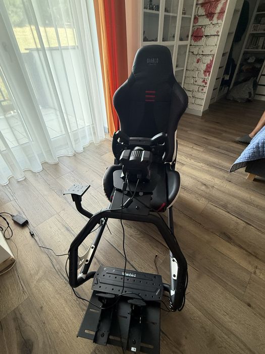 Cockpit Scaun Sim Racing Diablo Chairs xDrive | Compatibil MOZA, Fanatec, Logitech, Thrustmaster