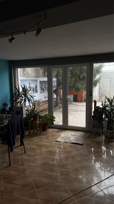 Vand urgent casa la curte zona Baicului Electronica