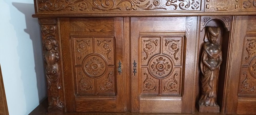 Mobila deosebita ,stare foarte bună comoda+vitrină ,adusa din Belgia,