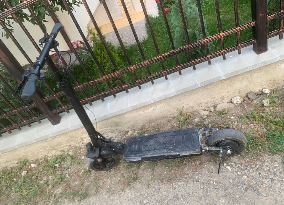 Vând trotinetă ruptor r1 v2