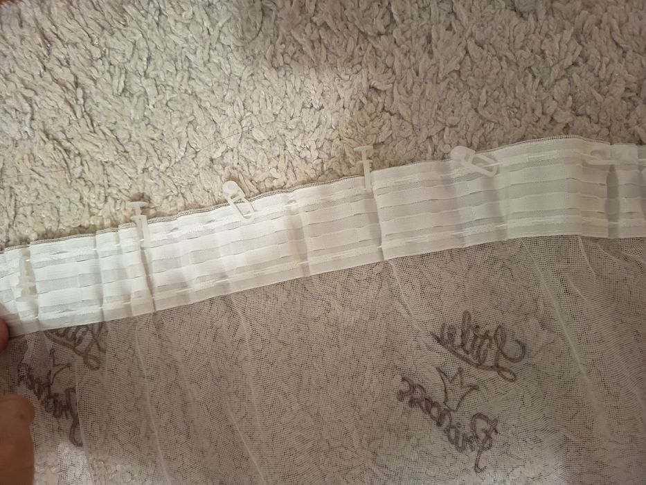 Perdea camera fetite