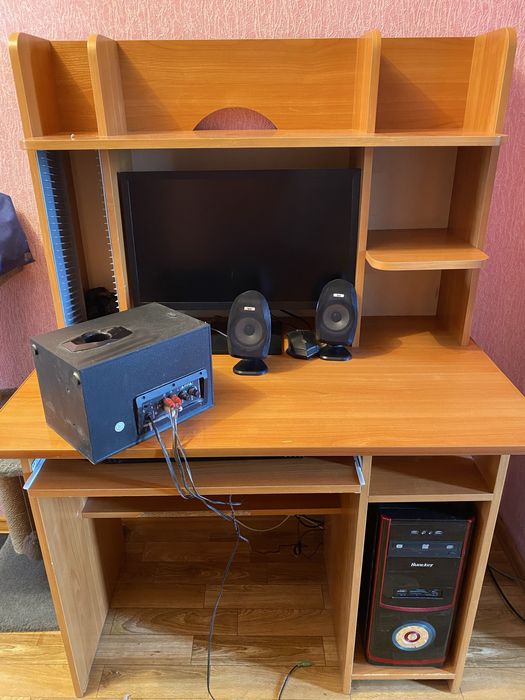 Продам стол компютерный