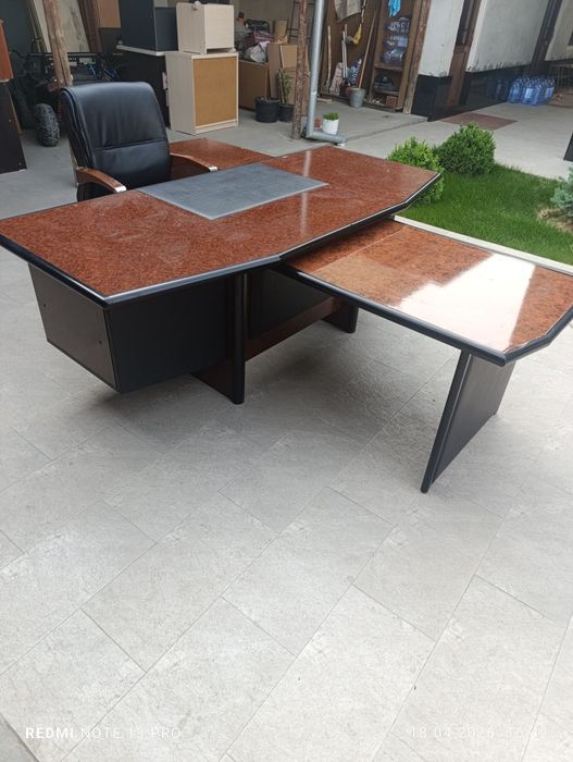 Продам директорский стол