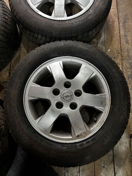 Зимни гуми с джанти ,навигация и компресор за климатик