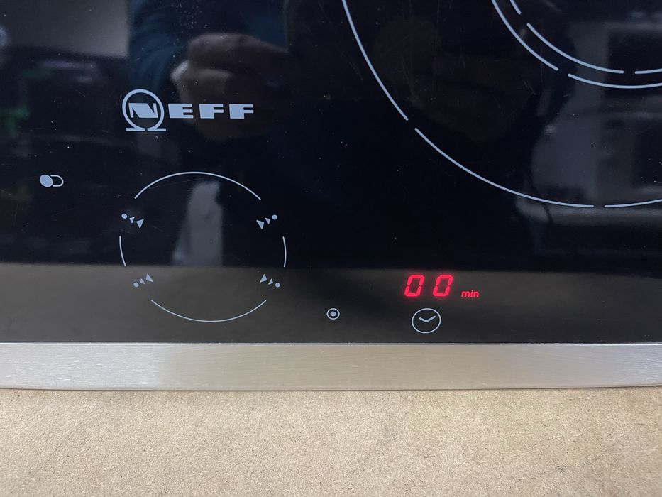 Стъклокерамичен плот NEFF - T1573N0