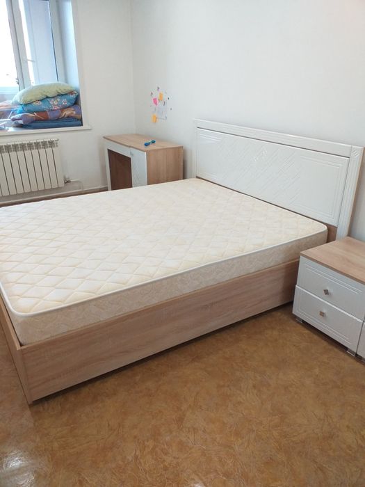 Продам кровать с матрацом