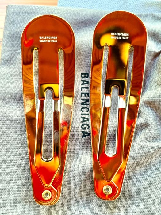 Agrafe de par Balenciaga
