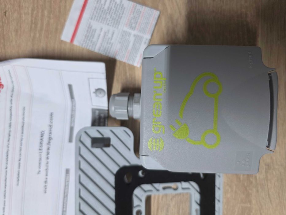 Priza incarcare masini electrice Legrand Green Up Access 090470