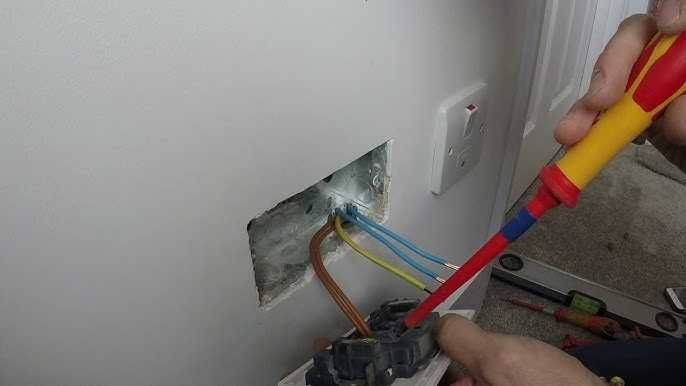 Electrician instalatii electrice si interventii