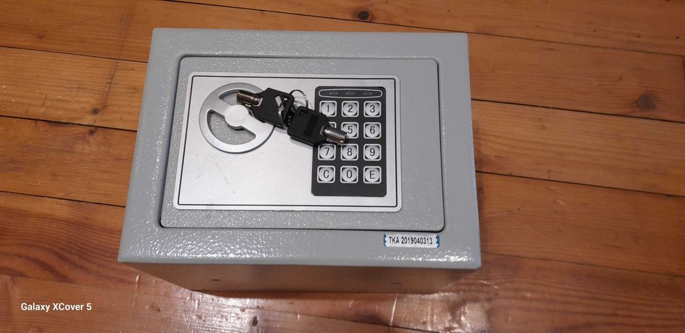 Продава 2 броя каса / Сейф