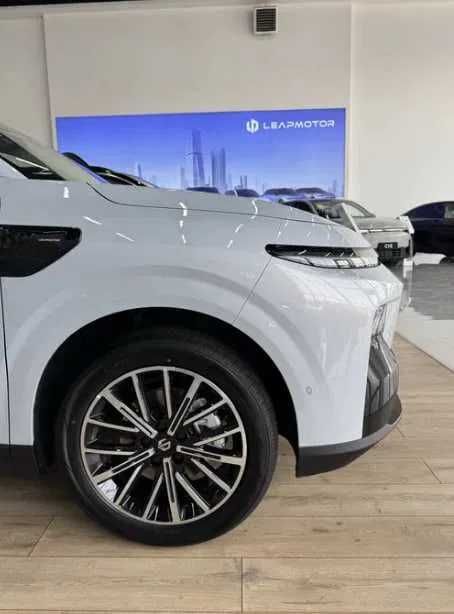 leapmotor b10 boshlangich 6.000$ blan