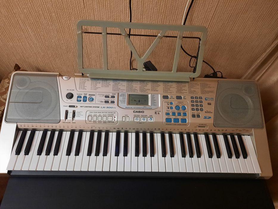 Синтезатор CASIO LK-300 TV