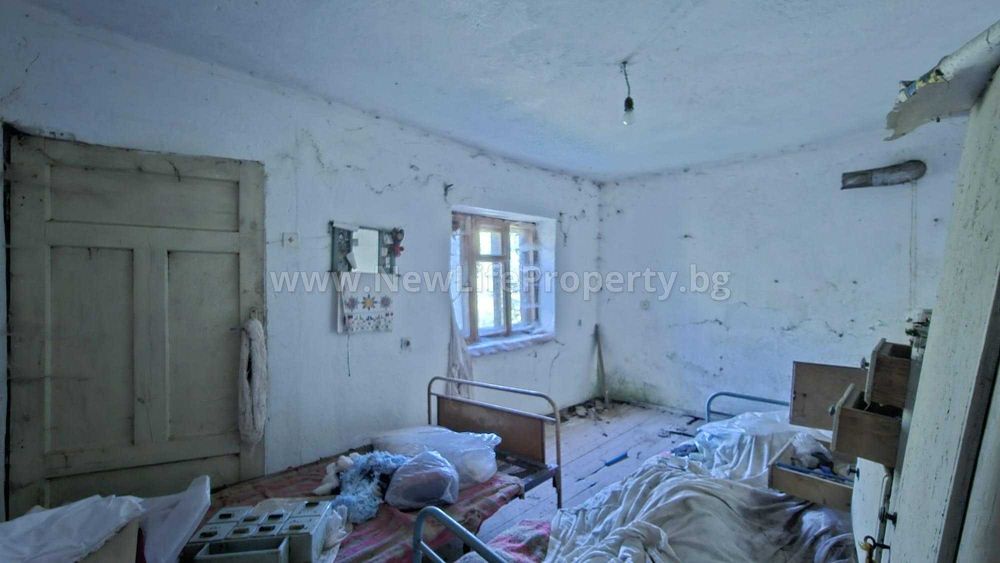 Двуетажна къща в с. Стърница, обл. Смолян