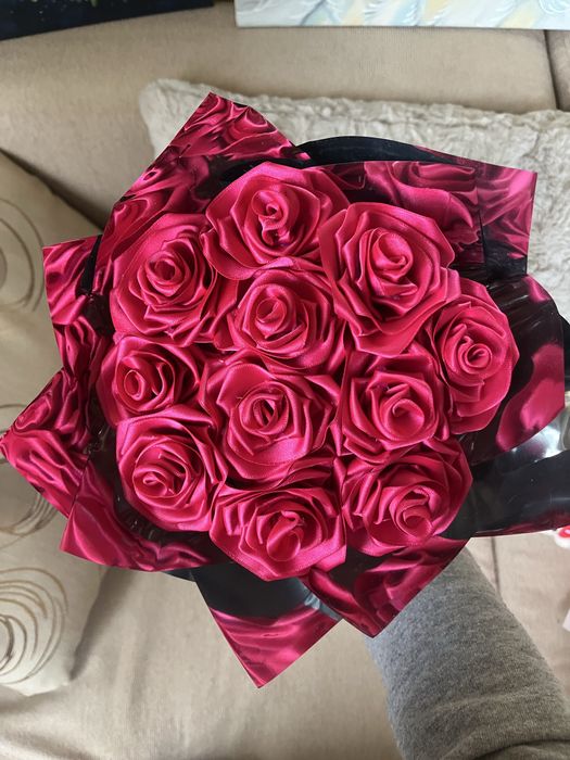 Букет от сатенени рози
