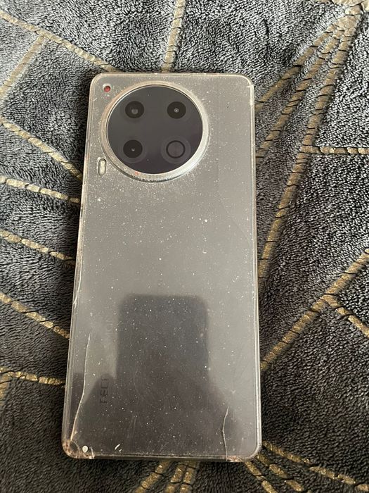 Продам телефон  Tecno camon 30