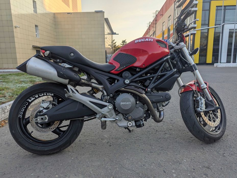 Ducati Monster 696