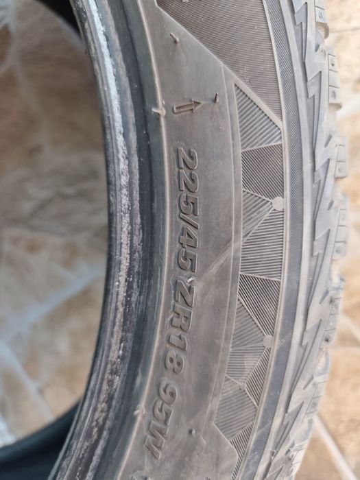 Всесезонни Гуми 225/45/18