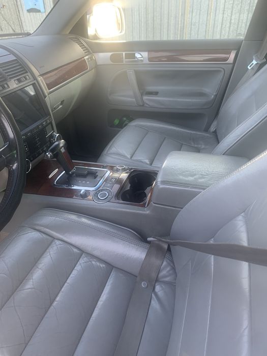 Машина Volkswagen Touareg