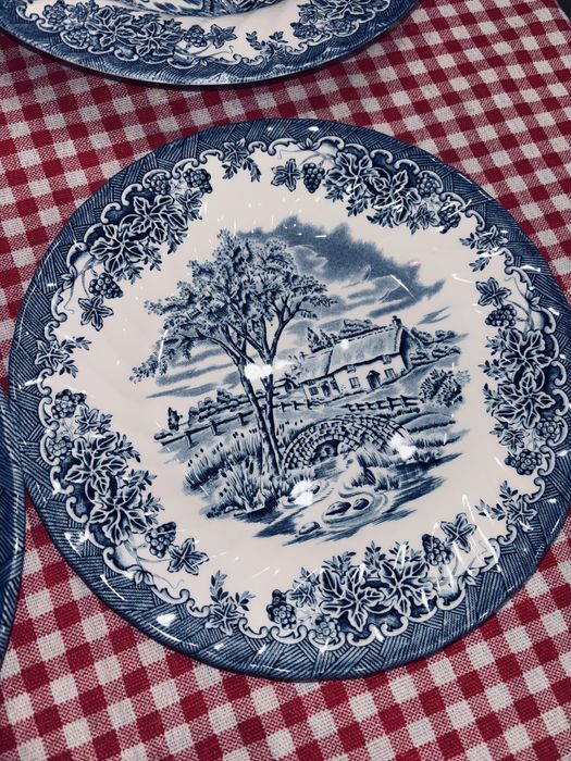 Порцеланов английски сервиз