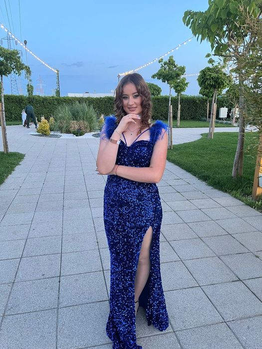 Vând rochiță albastra cu paiete