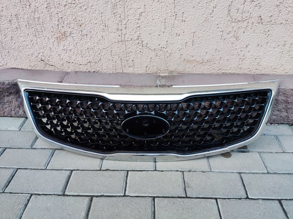 Решётка радиатора на Kia Sportage.
