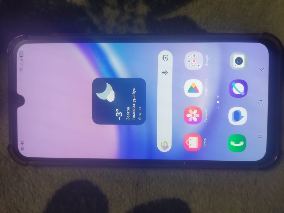 Продам телефон срочно.