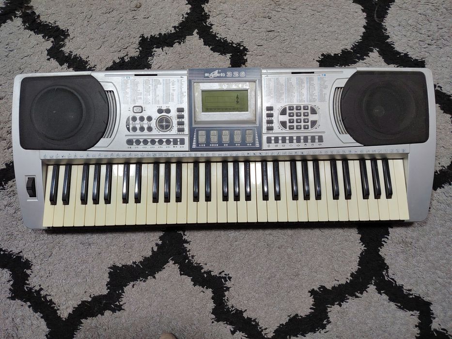 Продам синтезатор