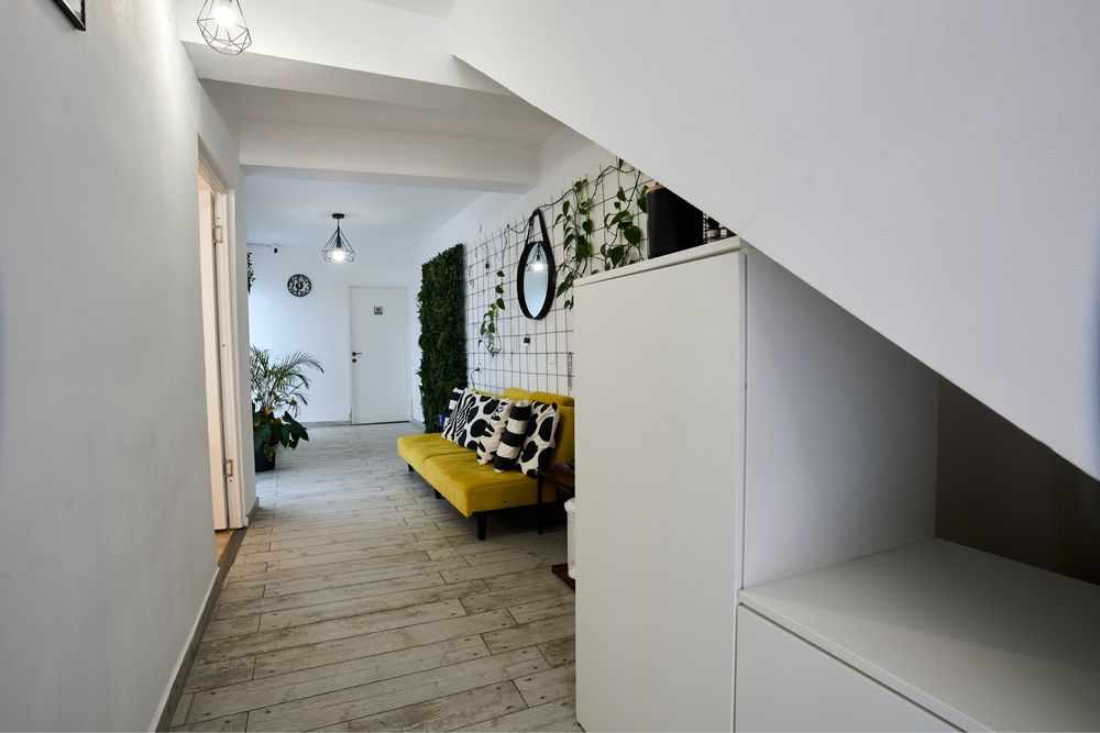 Inchiriez scaun / post de lucru Hush Studio
