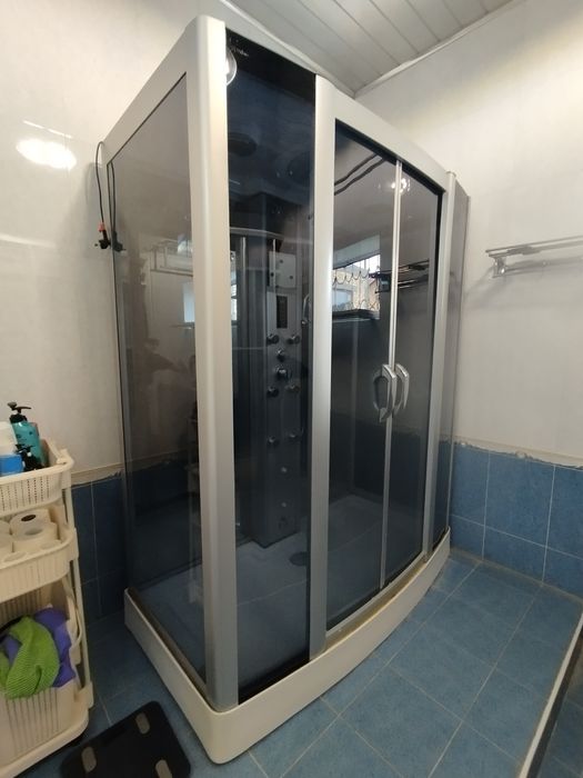 Душевой кабина сотилади размер 175 см х 80 см б/у