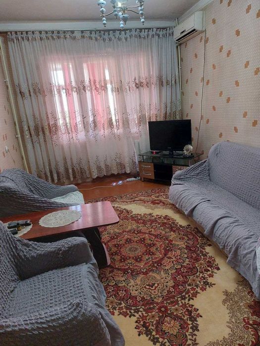 Квартира 3-ех комнатная, в 6-ом микрорайоне.