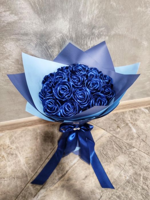 Букети от сатенени рози