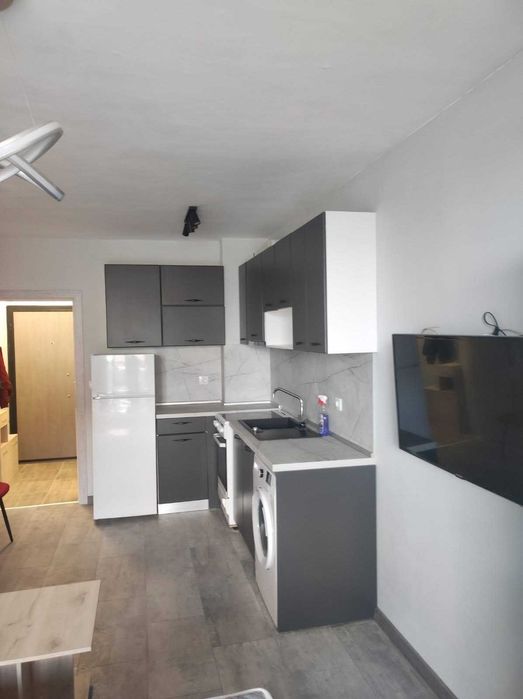 Дава се под наем Едностаен апартамент в Пловдив, Гагарин - 40 кв.м за 280.5 € - Снимка #1