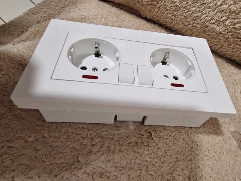 Двоен контак с 2 usb юсб  бутон за включване и конзолна кутия комплект