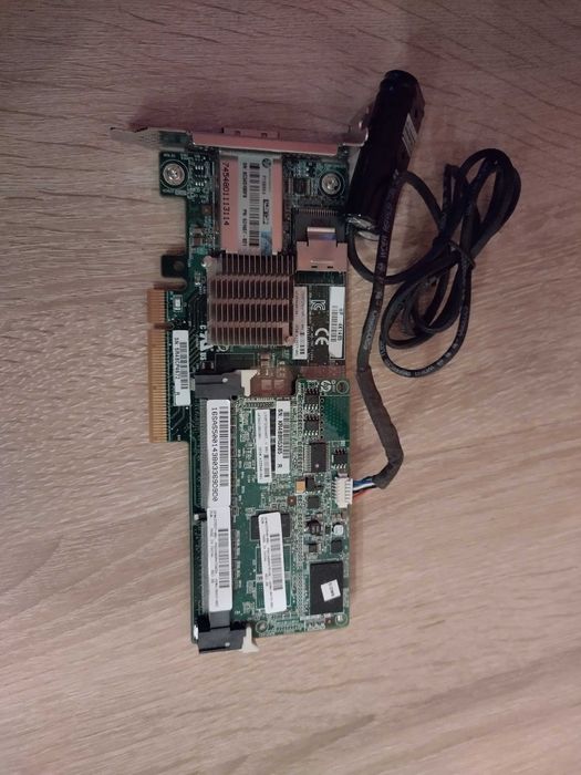 Продавам оригинален HP 633537-001 Smart Array P222 RAID контролер