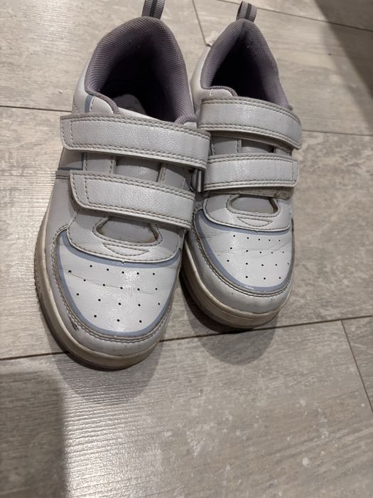 Крассовки для девочку