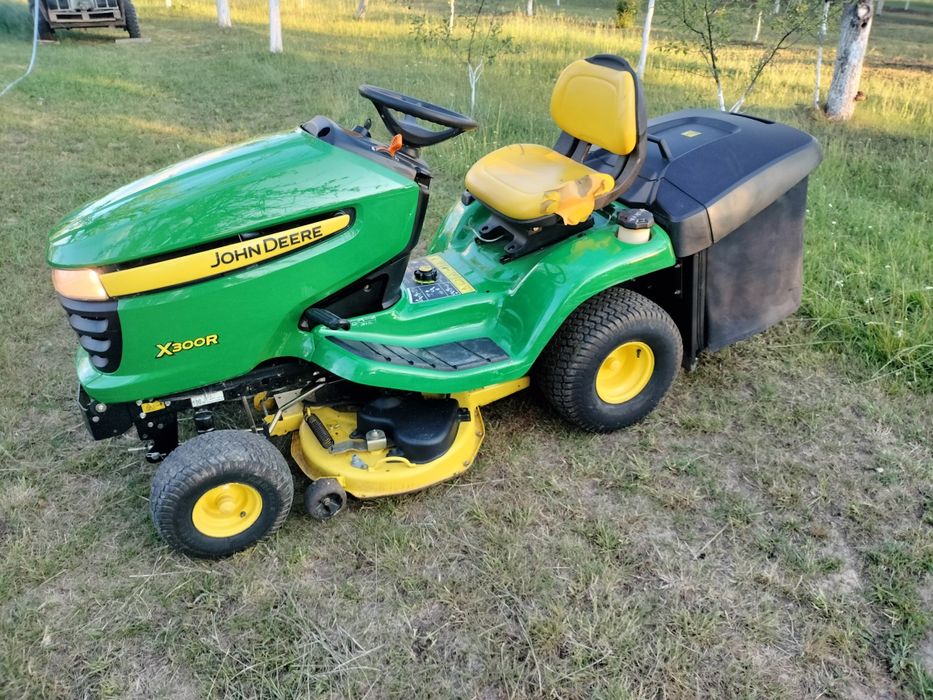 Tractorașe de gazon John Deere X300R
