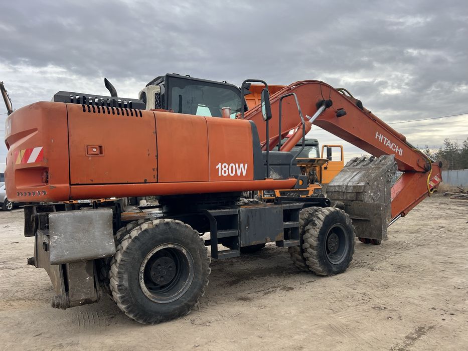 Продам колесный экскаватор 1 куб Hitachi