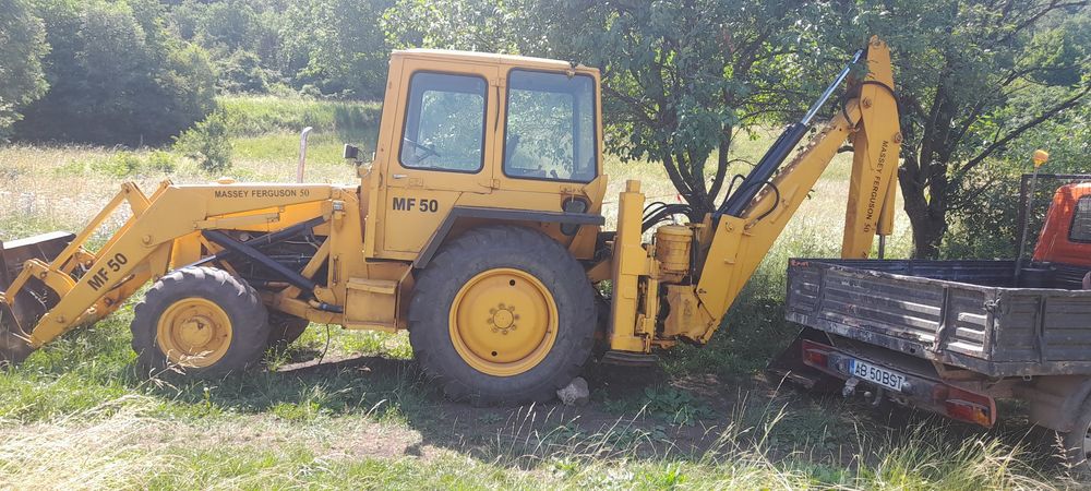 Vând buldoexcavator Mase ferguson  mf50,
