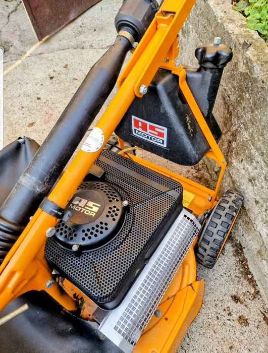 As motor tractoras  cositoare iarba