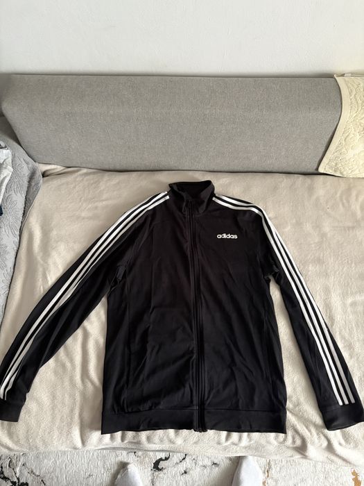 Hanorac Adidas in stare buna