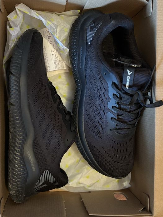 Продам кросвовки покупал в спорт мастере