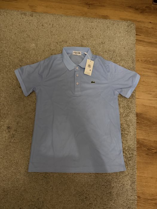 Tricou Lacoste.