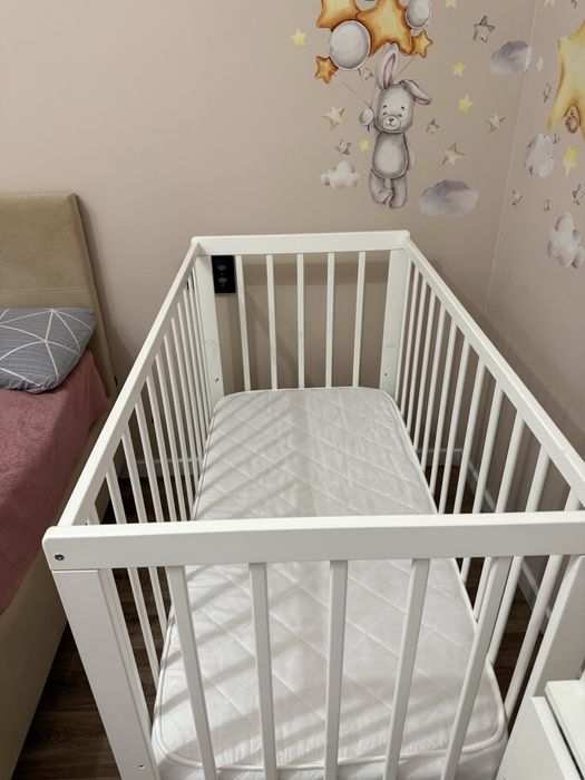 Детская кроватка с матрасом