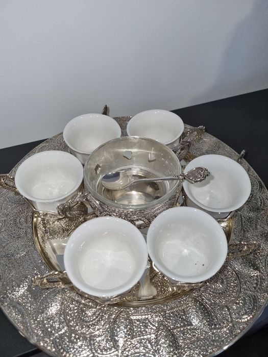 Set argintat de cafea, cu zaharnita. 6 cești.