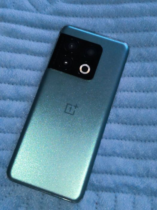 Продам телефон OnePlus 10 pro торг есть